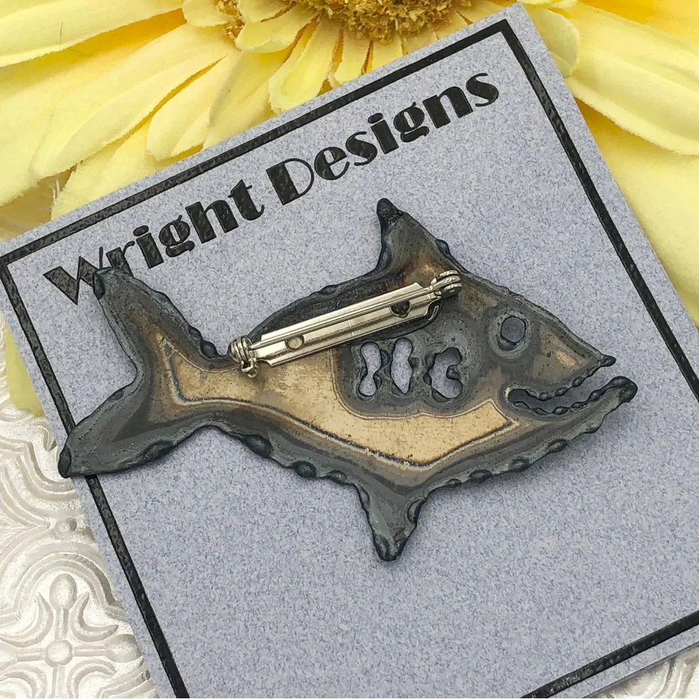🌼 Blue Fish Metal Artesian Pin Brooch